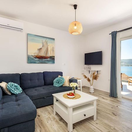 Apartments Morska Vila Komarna Luaran gambar