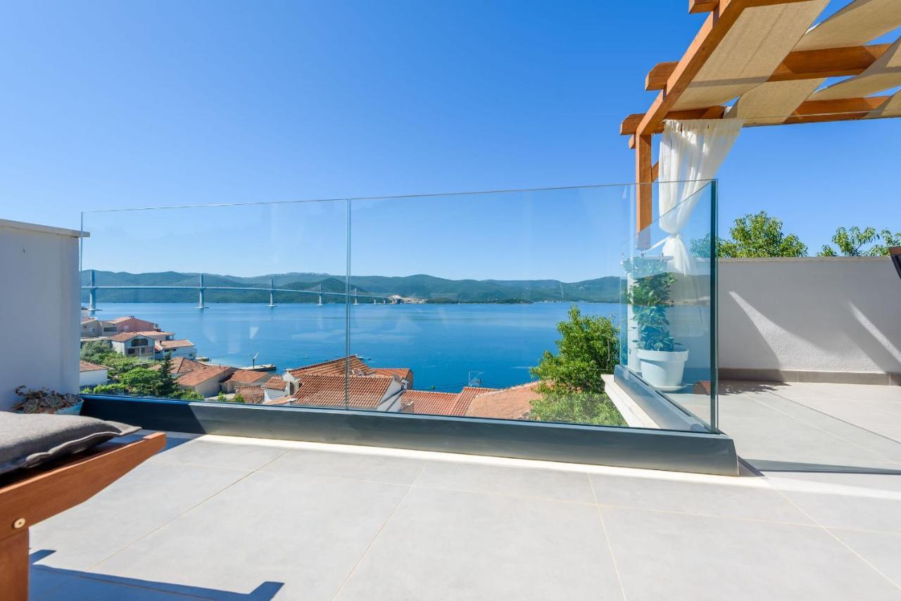 Apartments Morska Vila Komarna Luaran gambar