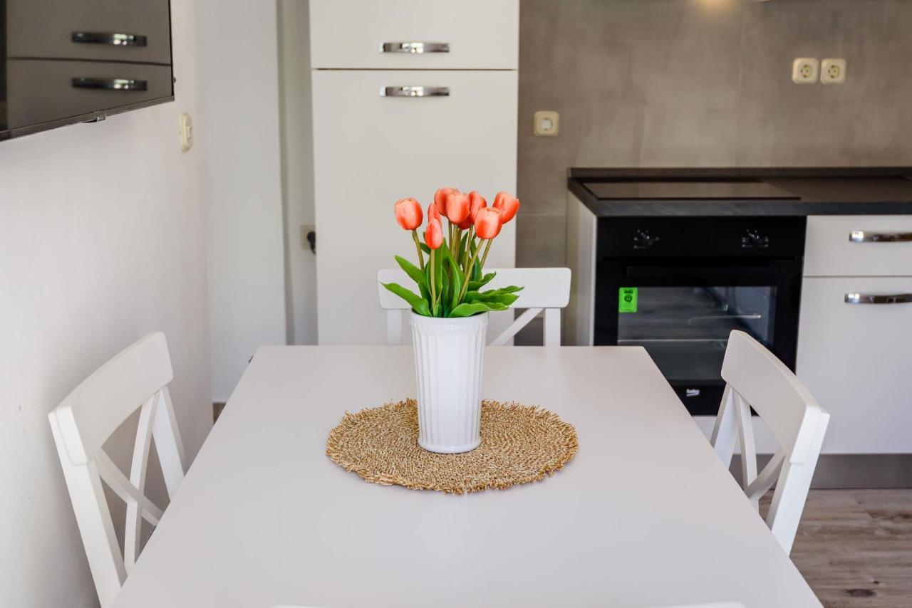 Apartments Morska Vila Komarna Luaran gambar