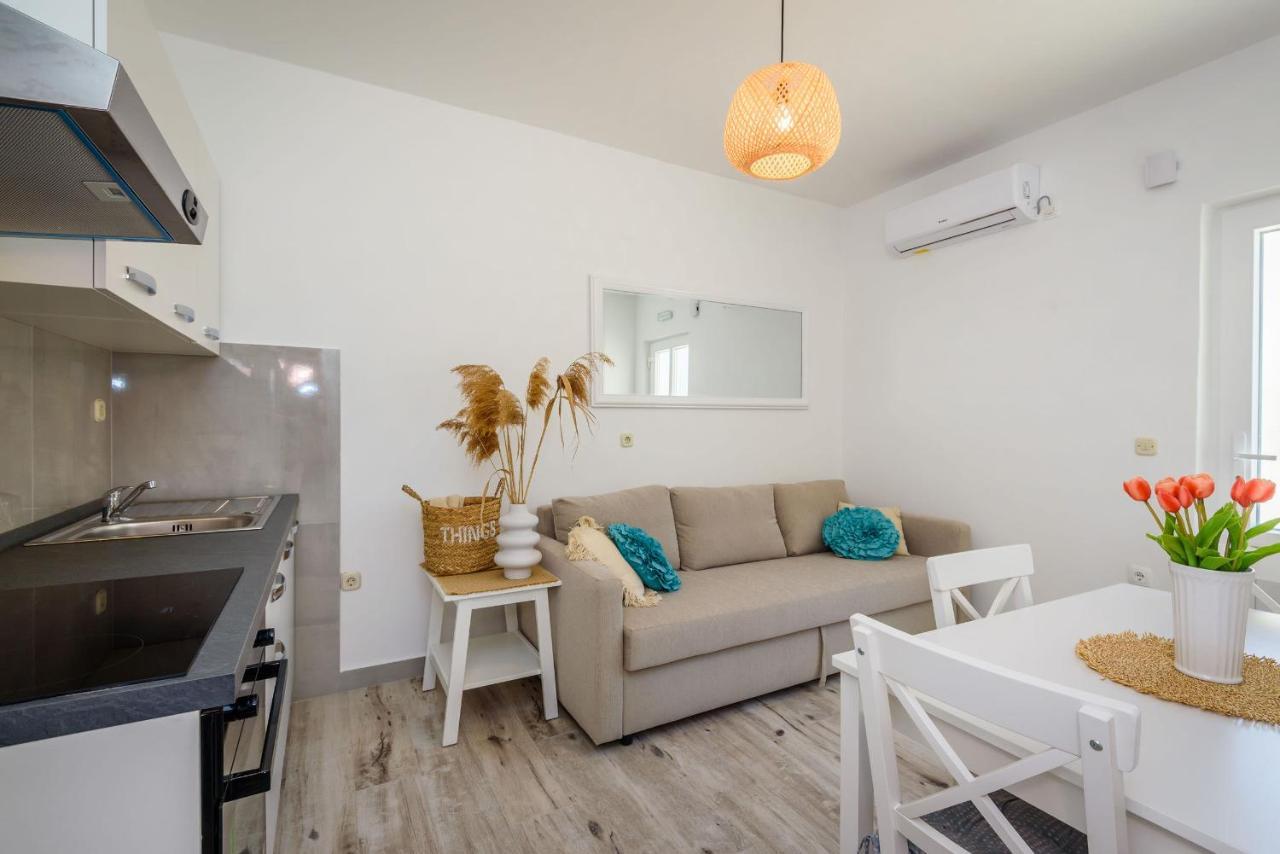 Apartments Morska Vila Komarna Luaran gambar
