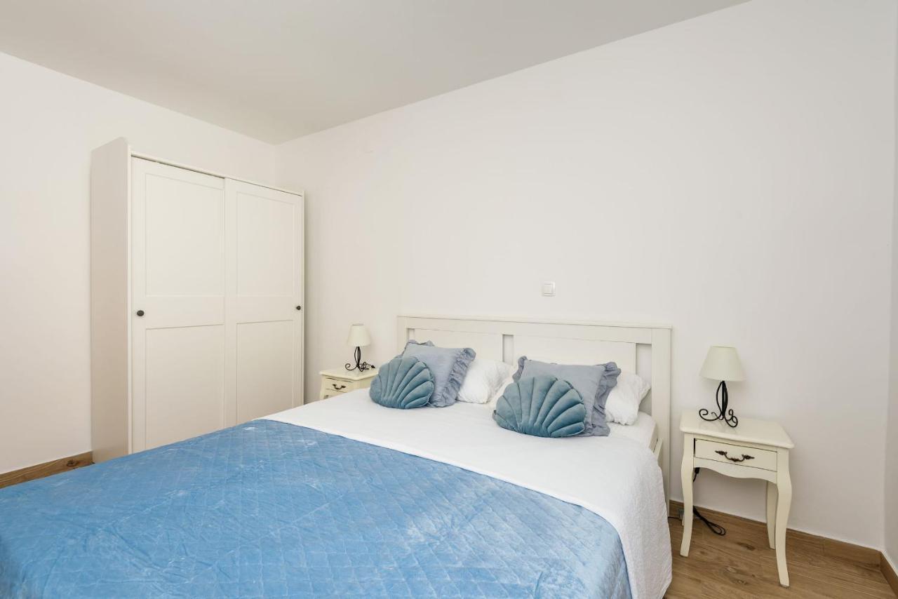 Apartments Morska Vila Komarna Luaran gambar