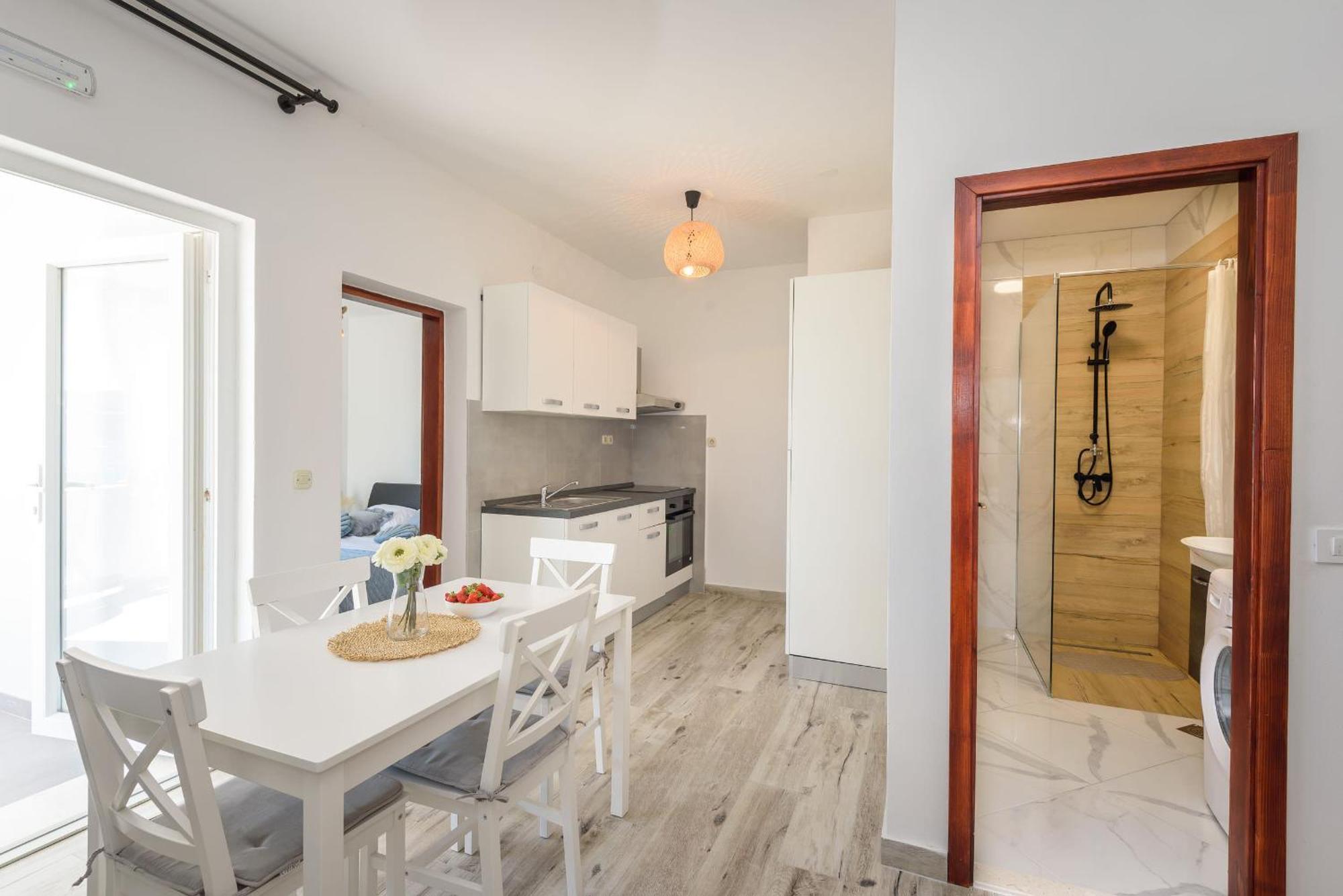 Apartments Morska Vila Komarna Luaran gambar