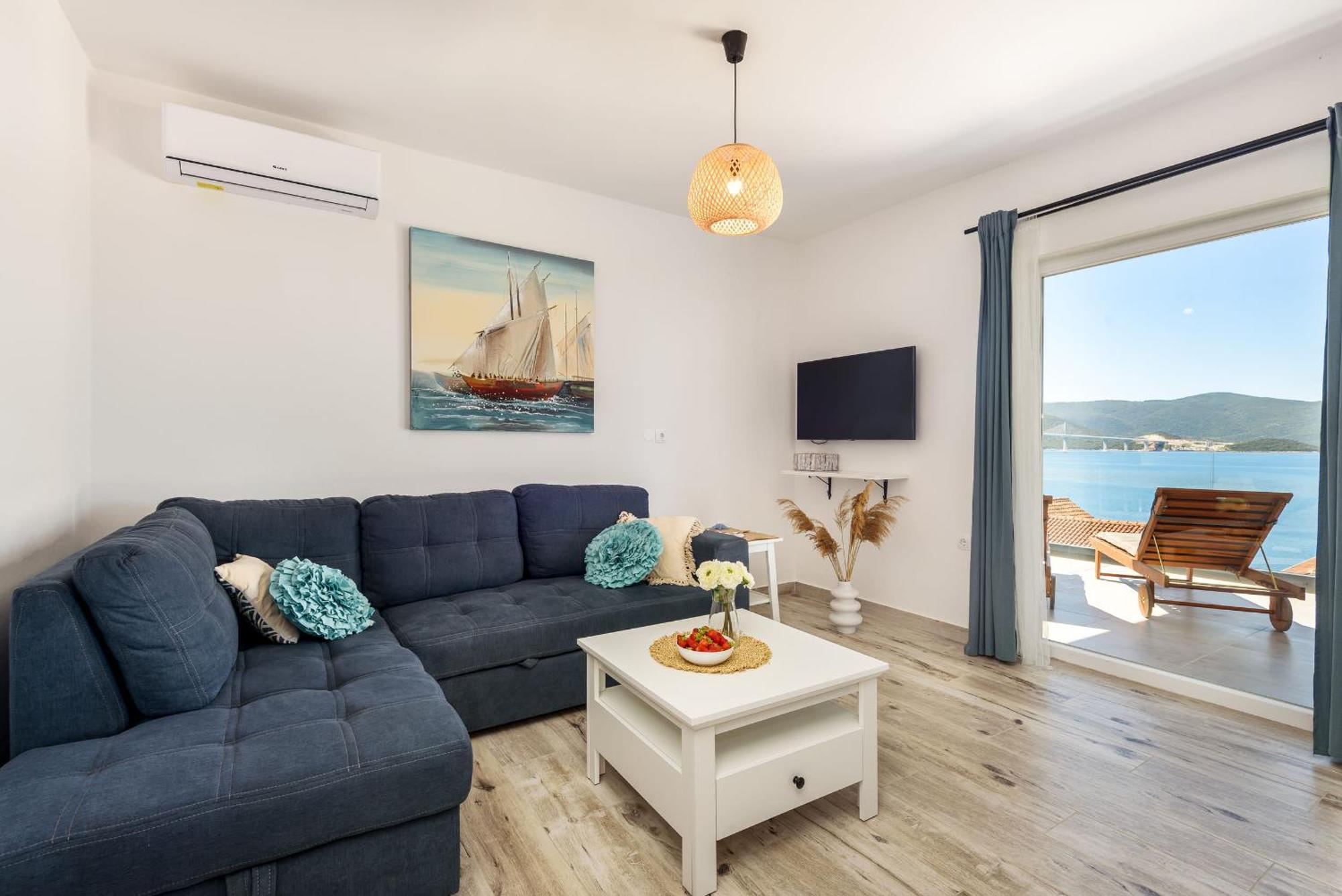 Apartments Morska Vila Komarna Luaran gambar