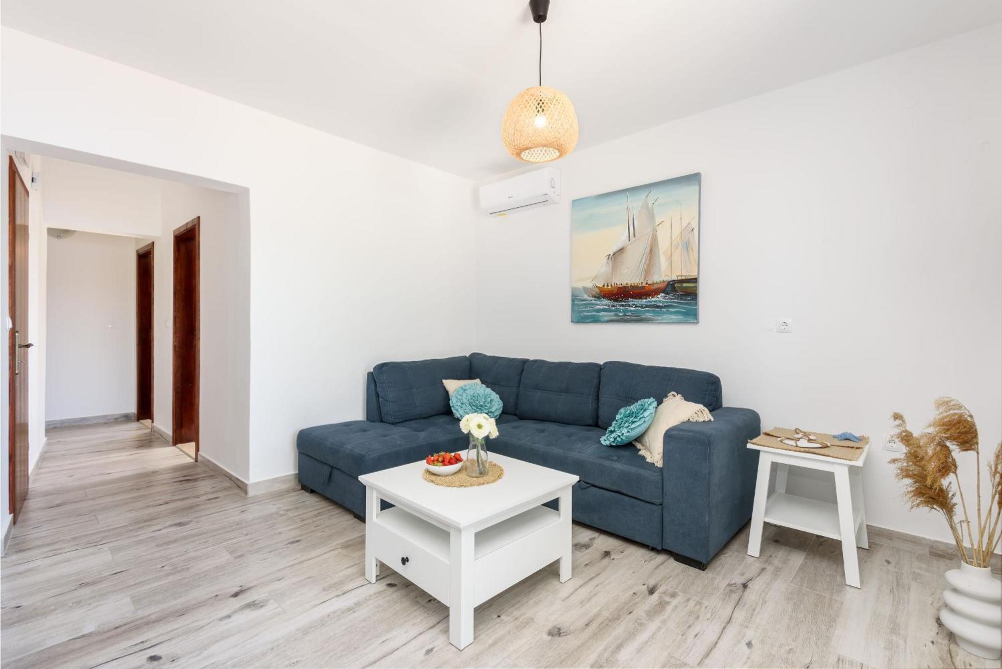 Apartments Morska Vila Komarna Luaran gambar