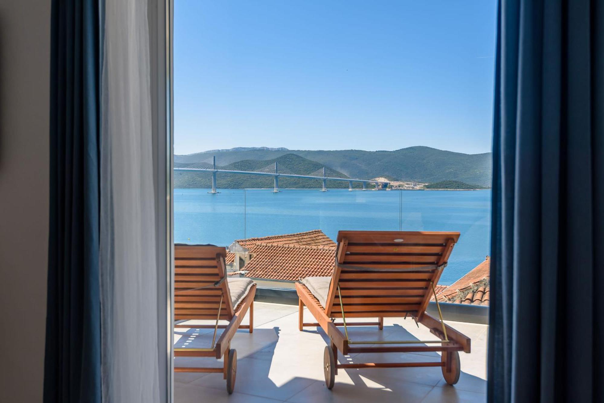 Apartments Morska Vila Komarna Luaran gambar